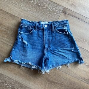 Abercrombie & Fitch Curve Love High Rise 4” Mom Short
